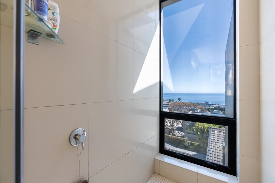 5 Bedroom Property for Sale in Fresnaye Western Cape